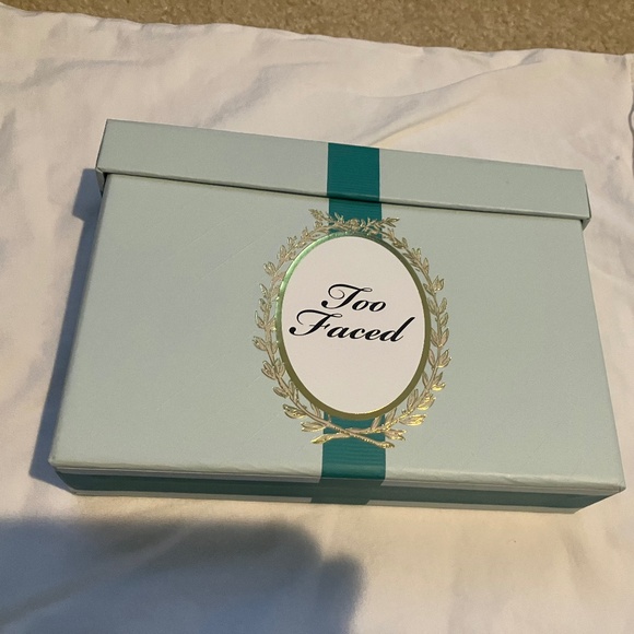Too Faced La Petite Mason Dollhouse Box Eyeshadow Palette.  New!  Unswatched! - Picture 11 of 14